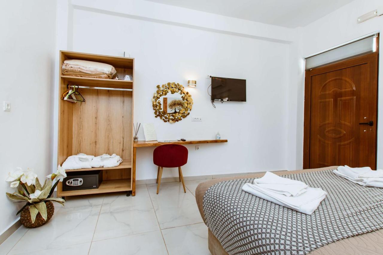 Deluxe Hotel La Canea Esterno foto